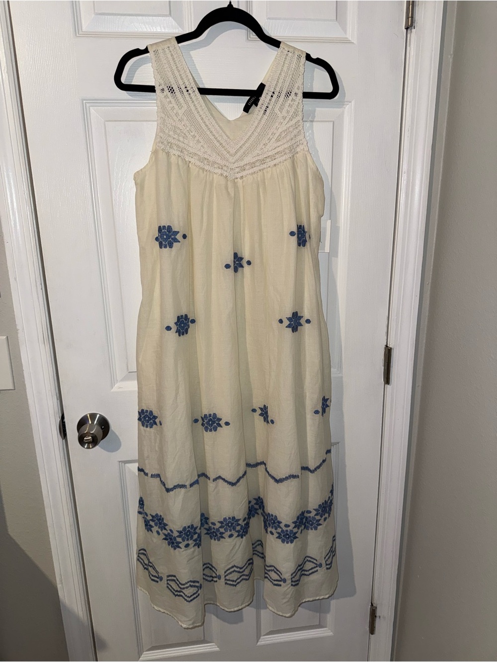 Ellen Tracy Women's Sleeveless Sheath Dress White Blue Flowers Size Small NWT